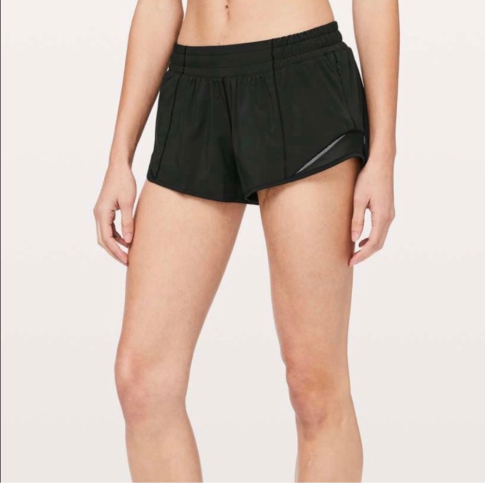 Lululemon black hotty hot shorts 2.5”